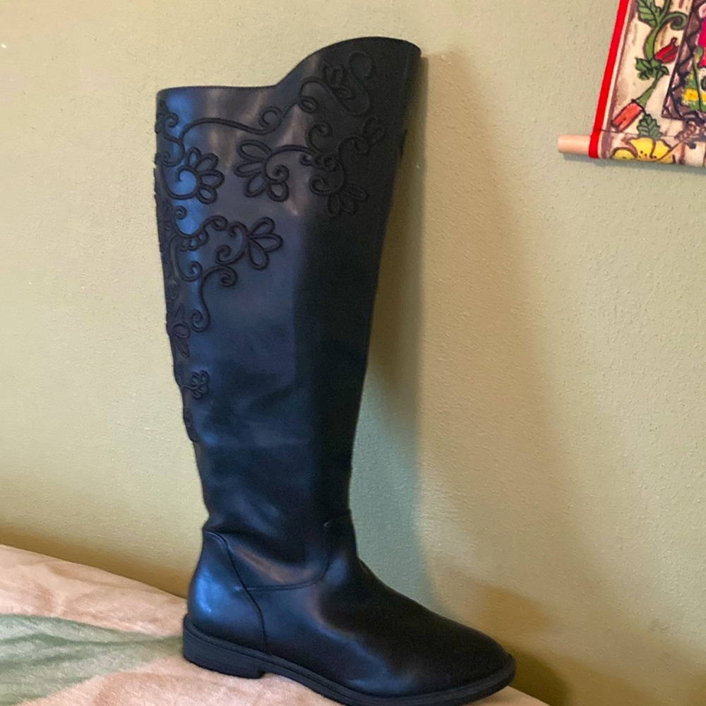 SIZE 9W Boot , Black .flat boots with soutache design ,  very high length .